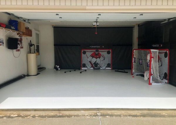 Garage ice rink with synthetic ice Super-Glide